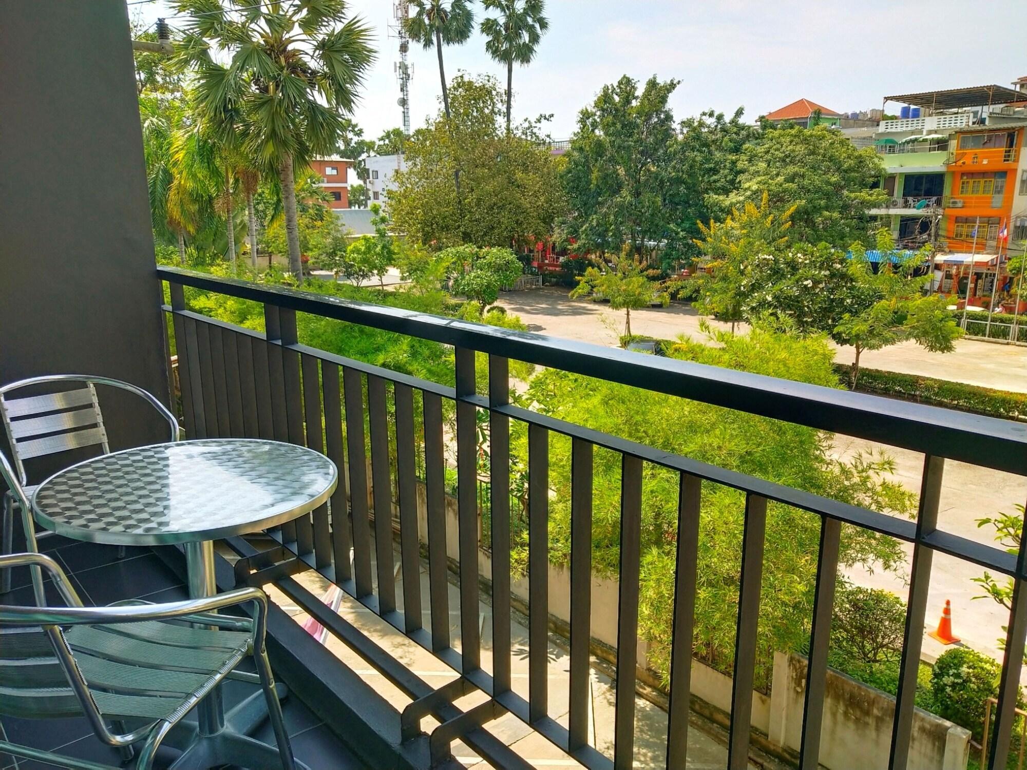 Inn Place Serviced Residence Pattaya Buitenkant foto